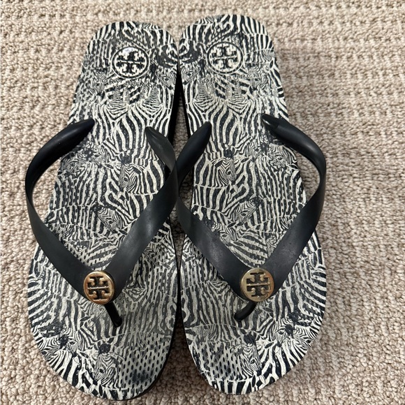 Tory Burch Black and White Zebra Flip Flops Size 10 - Picture 1 of 3